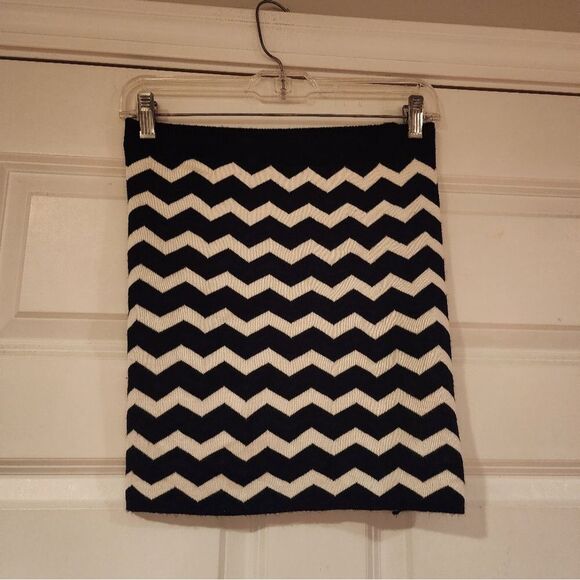 Stretchy black and white fitted mini skirt S - Picture 1 of 3